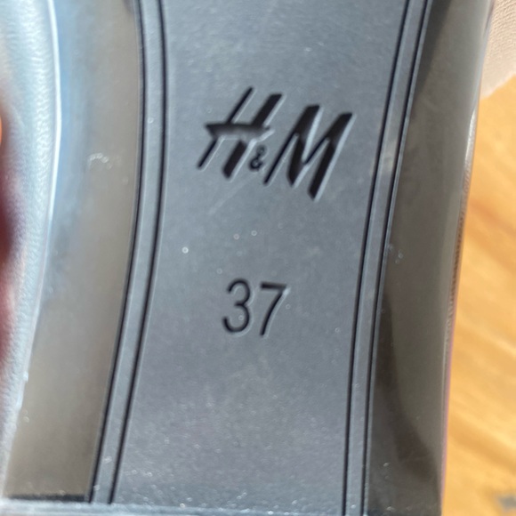 H&M Minimalist Ballet Flats Pointed Toe Sleek‎ Design Black Women’s 7 NWOT - Picture 2 of 9